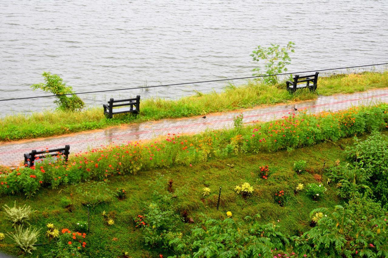 Lake City Resort Anuradhapura Dış mekan fotoğraf